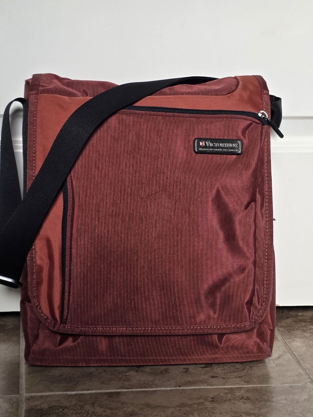 Victorinox Burgundy Crossbody Messenger Bag Unisex